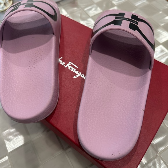 Salvatore Ferragamo Pool Slides - Picture 9 of 11